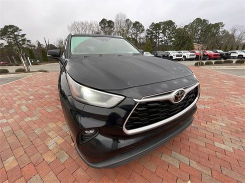 Used 2021 Toyota Highlander XLE image 26