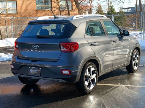 Used 2024 Hyundai Venue SEL image 7