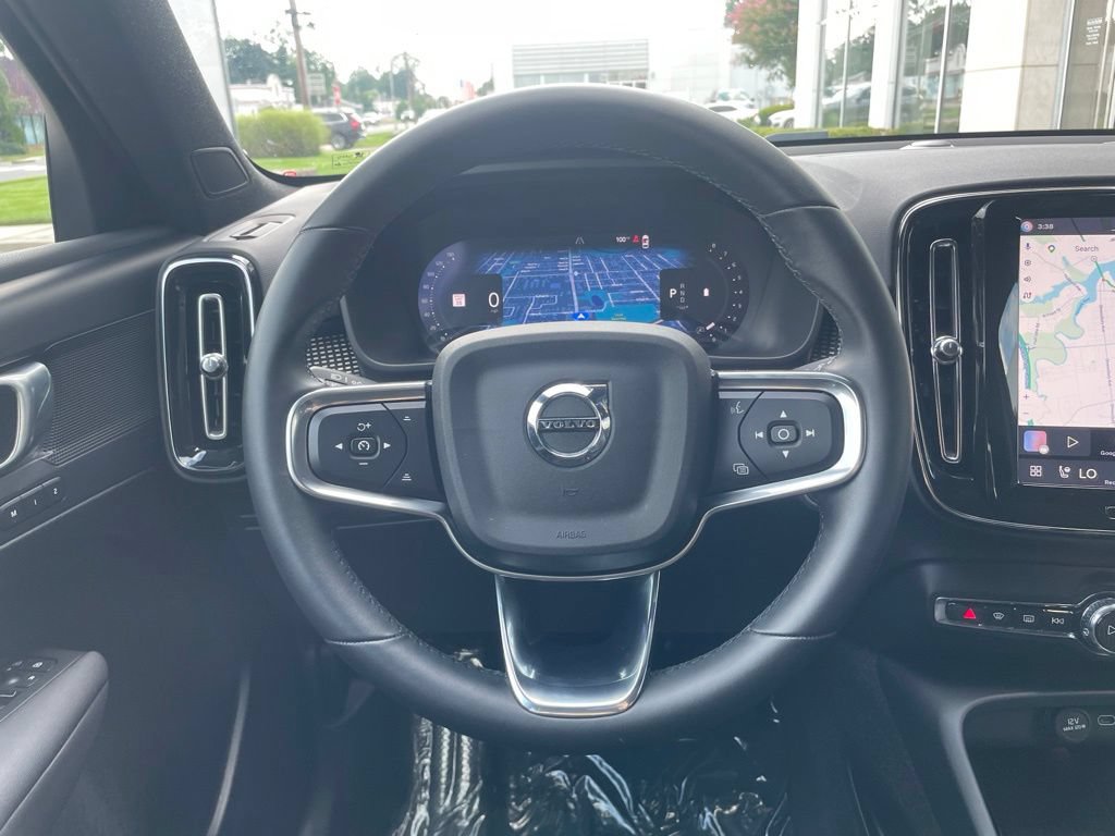 Certified 2025 Volvo XC40 B5 Plus AWD/4WD image 19