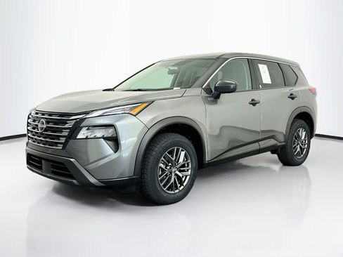 Used 2025 Nissan Rogue S AWD/4WD image 3