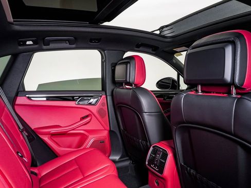 New 2026 Porsche Macan image 16