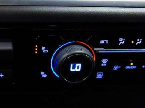 Used 2025 Chevrolet Silverado 1500 LT image 22