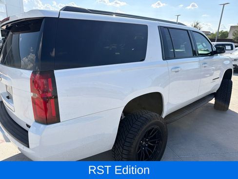 Used 2018 Chevrolet Suburban LT AWD/4WD image 4