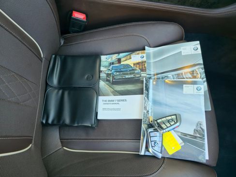 Used 2016 BMW 740i image 40