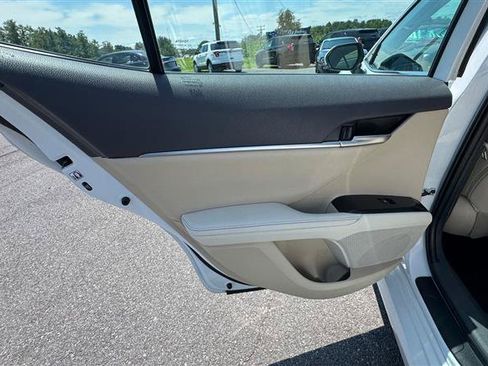 Used 2019 Toyota Camry XLE FWD image 40