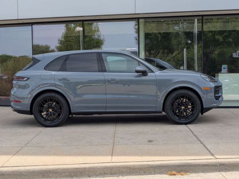 Certified 2025 Porsche Cayenne image 8