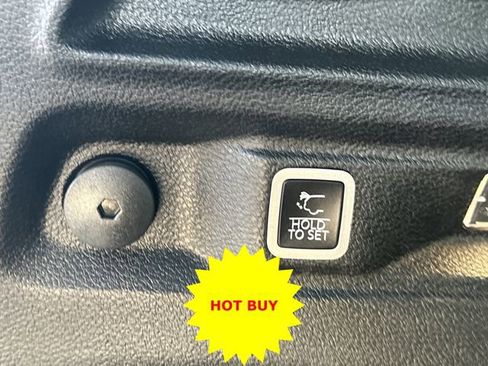 Used 2024 Jeep Grand Cherokee L Altitude AWD/4WD image 11