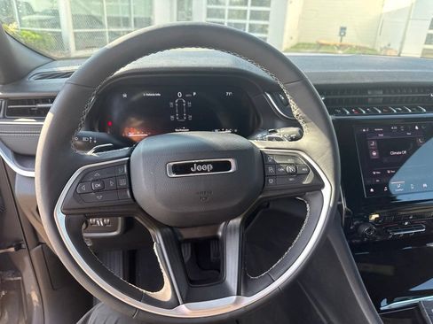 Used 2024 Jeep Grand Cherokee L Altitude AWD/4WD image 13