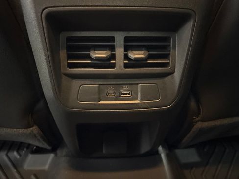 Used 2026 Chevrolet Colorado Z71 w/ Technology Package AWD/4WD image 34