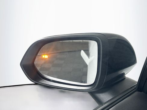Used 2024 Chevrolet Equinox EV RS FWD image 16