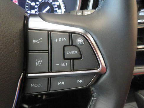 Used 2021 Toyota Highlander XSE image 38