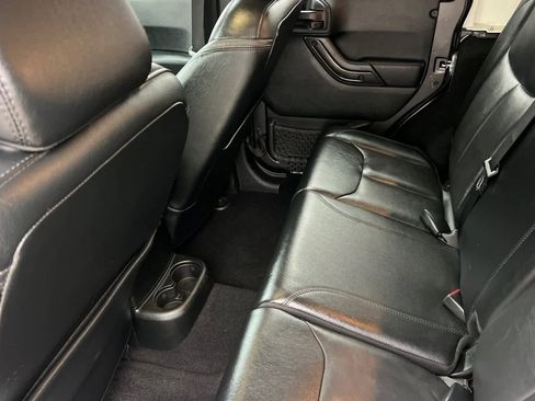 Used 2017 Jeep Wrangler Unlimited Sahara image 5