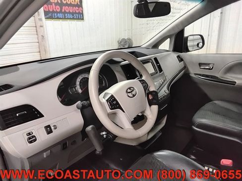Used 2014 Toyota Sienna SE FWD image 11