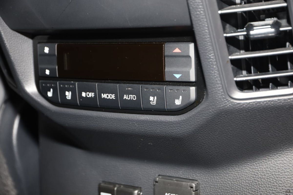 Used 2024 Toyota Sequoia Platinum AWD/4WD image 16