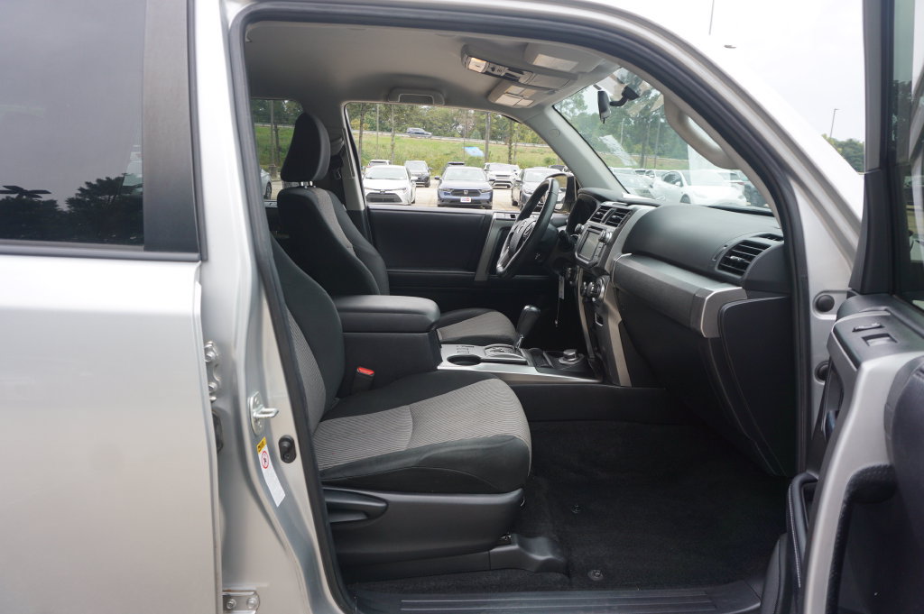 Used 2018 Toyota 4Runner SR5 AWD/4WD image 14