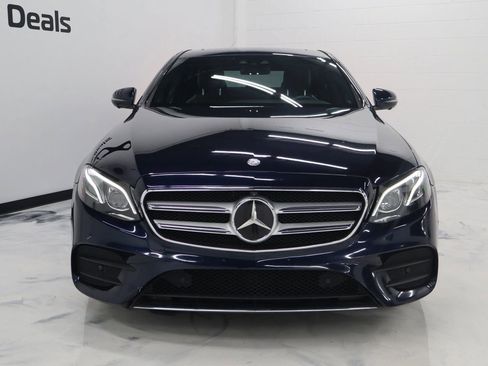 Used 2017 Mercedes-Benz E 300 4MATIC image 3