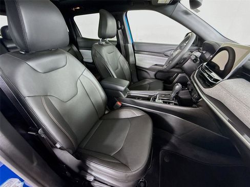 Used 2023 Jeep Compass Latitude w/ Sun and Sound Group image 28