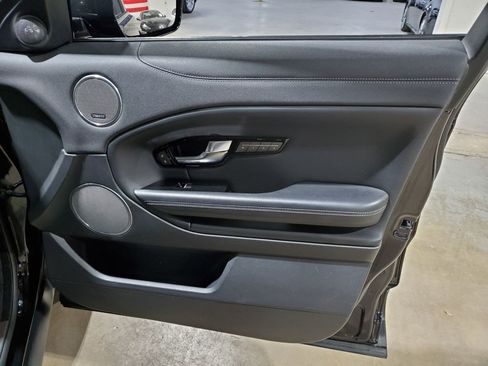 Used 2017 Land Rover Range Rover Evoque SE Premium image 15