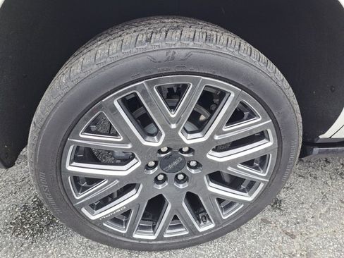 Used 2025 GMC Yukon Denali Ultimate AWD/4WD image 18