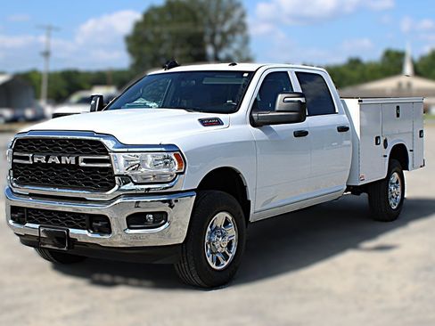 Used 2024 RAM 3500 Tradesman w/ Chrome Appearance Group AWD/4WD image 2