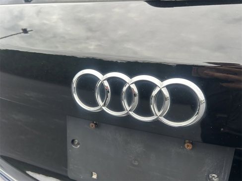 Used 2017 Audi Q5 2.0T Premium Plus w/ Technology Package image 11