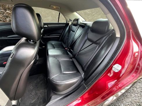 Used 2018 Chrysler 300 Touring L image 22