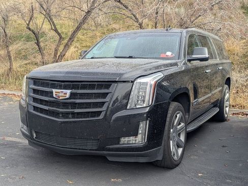 Used 2018 Cadillac Escalade ESV Premium Luxury image 6