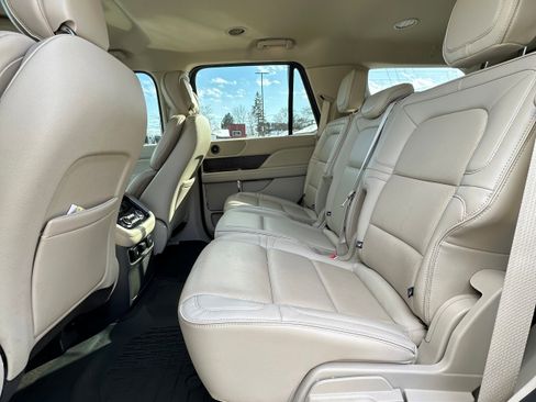 Used 2019 Lincoln Navigator Premiere AWD/4WD image 21