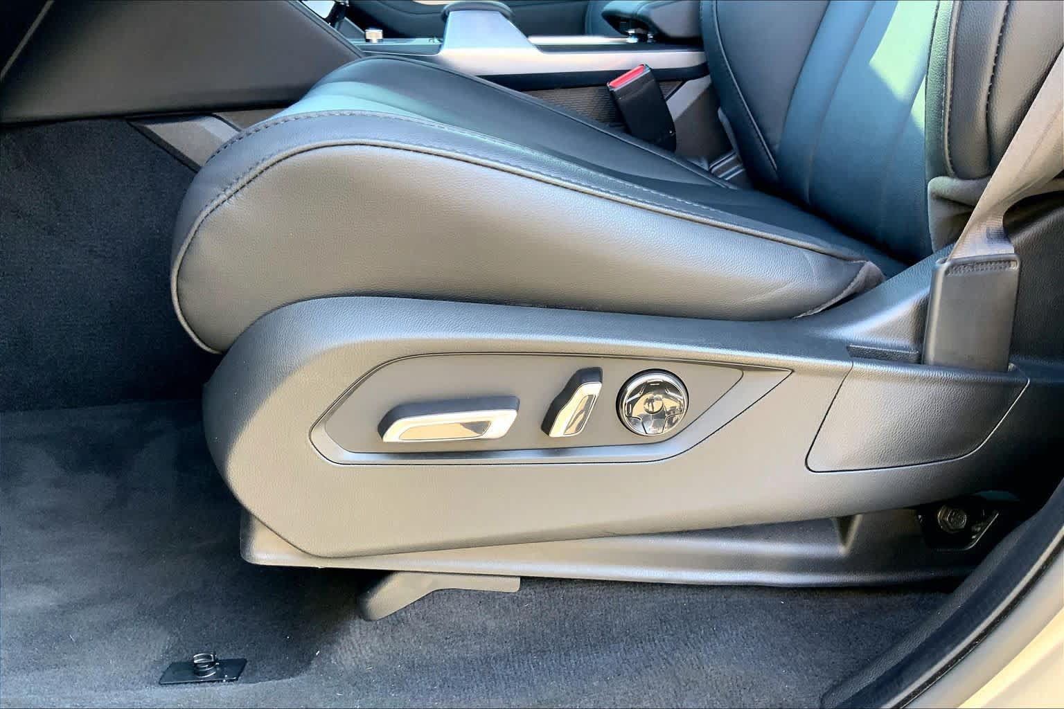 Used 2024 Acura MDX FWD image 34