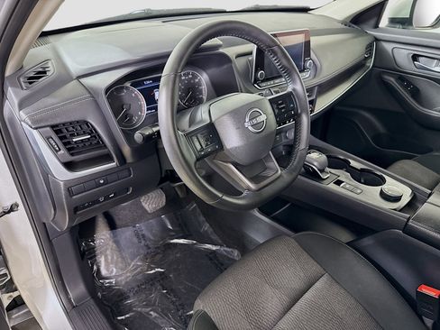 Used 2025 Nissan Rogue SV image 23