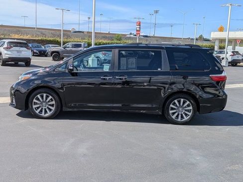 Used 2020 Toyota Sienna Limited w/ Carpet Mat Package FWD image 13