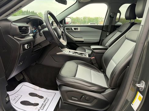 Used 2023 Ford Explorer XLT w/ Equipment Group 202A AWD/4WD image 16