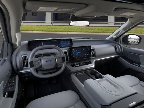 New 2025 Ford Expedition Active image 9