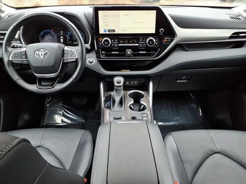 Used 2023 Toyota Highlander Limited image 12