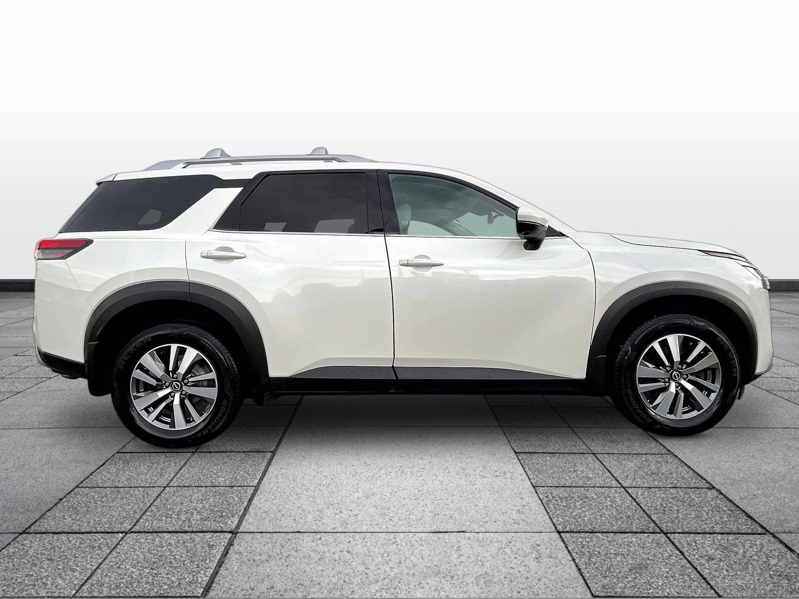 Certified 2023 Nissan Pathfinder SL AWD/4WD image 4