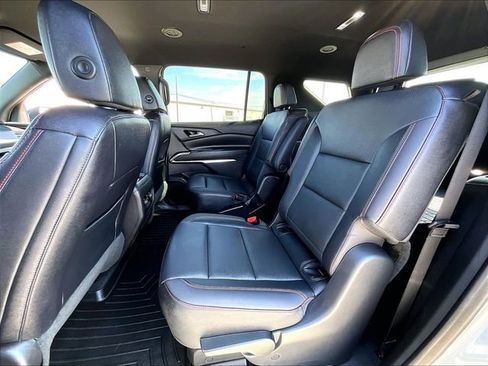 Used 2024 Chevrolet Traverse Z71 image 15