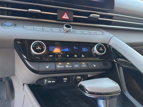 Used 2023 Hyundai Elantra SEL w/ Convenience Package image 22