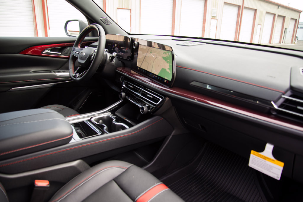 New 2026 Chevrolet Traverse RS w/ LPO, Floor Liner Package FWD image 18