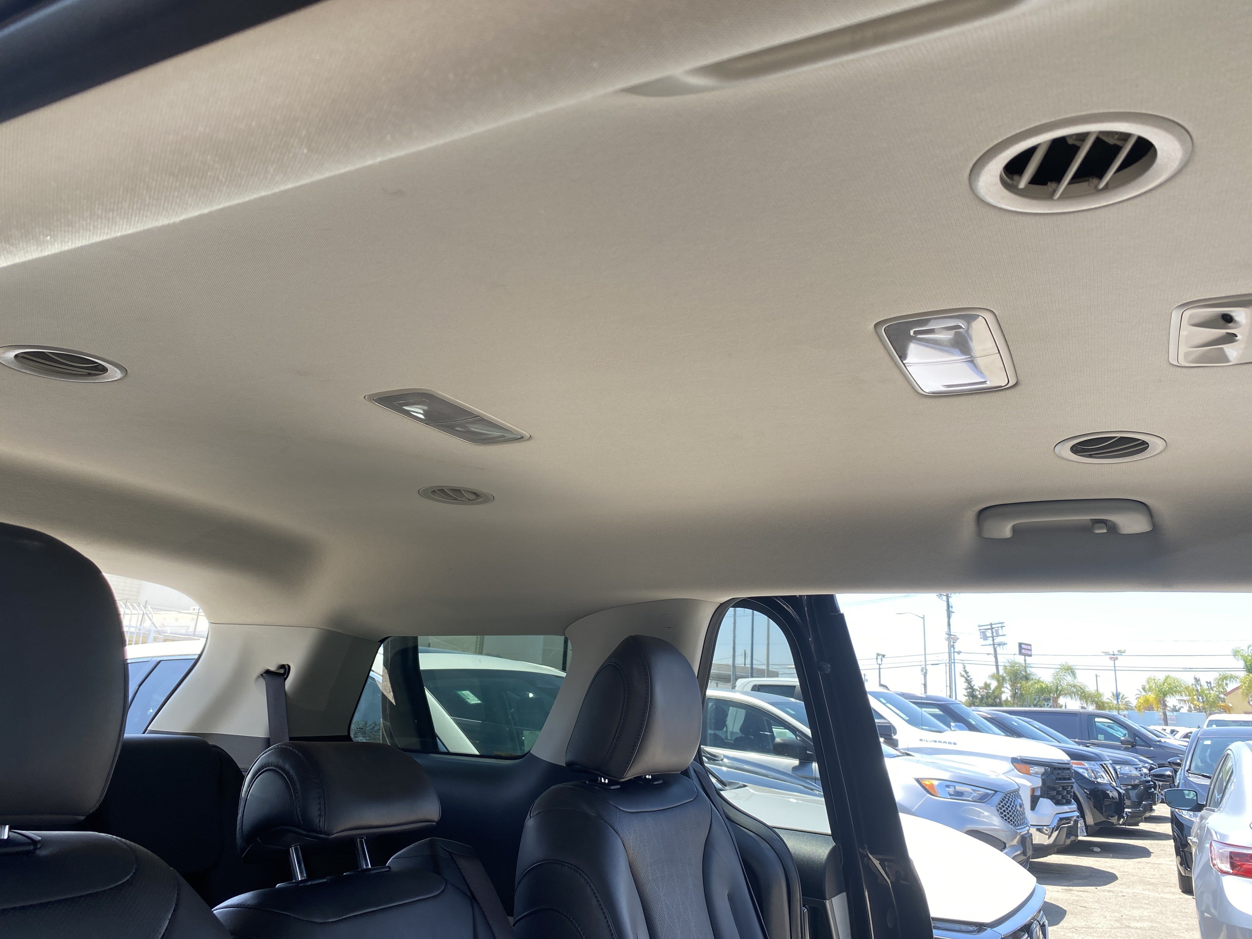 Used 2024 Kia Carnival LX FWD image 24