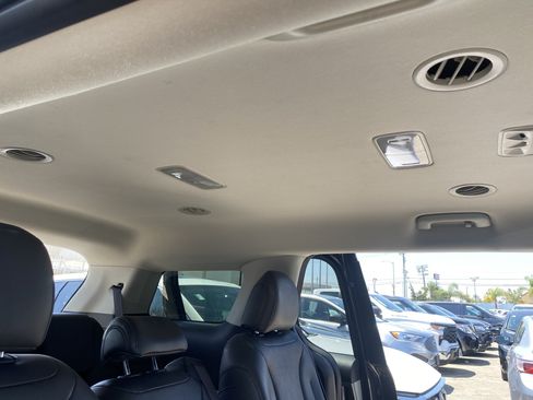 Used 2024 Kia Carnival LX FWD image 24