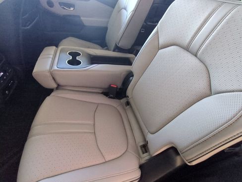 Used 2025 Honda Pilot Elite image 19