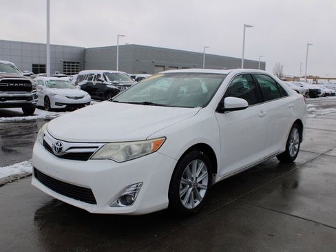 Used 2013 Toyota Camry XLE image 3