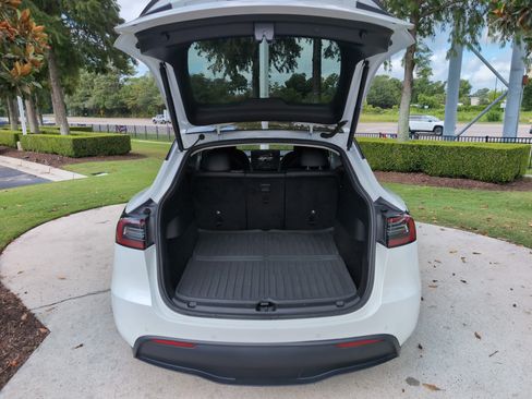 Used 2022 Tesla Model Y Performance AWD/4WD image 32