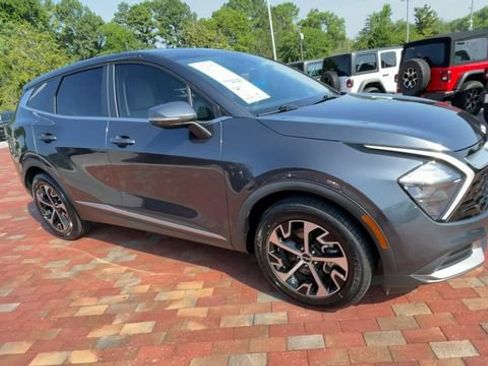 Used 2023 Kia Sportage EX FWD image 3