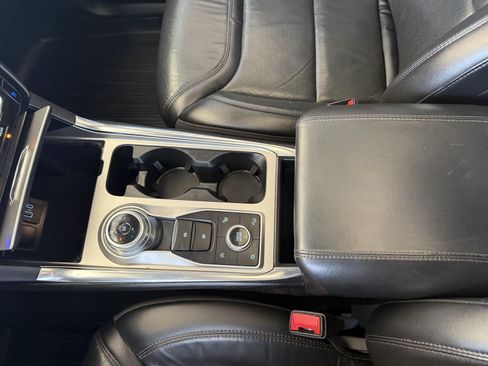 Used 2021 Ford Explorer Platinum AWD/4WD image 8