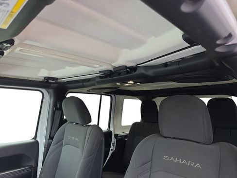 Used 2023 Jeep Wrangler Unlimited Sahara AWD/4WD image 29