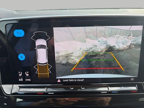 Used 2025 Volkswagen Atlas Cross Sport SE image 18