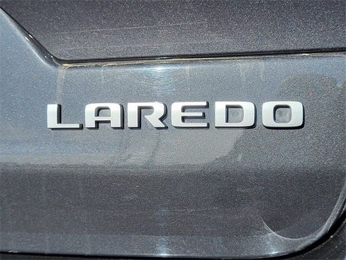 Certified 2025 Jeep Grand Cherokee Laredo image 9