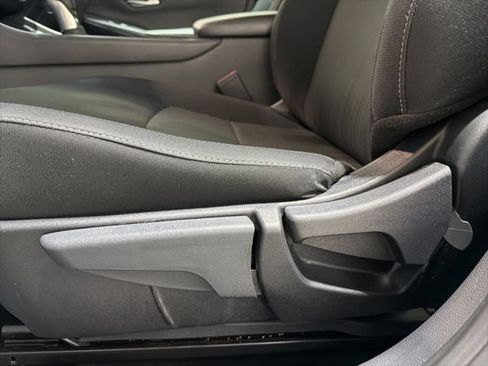 Used 2025 Nissan Sentra SV FWD image 15