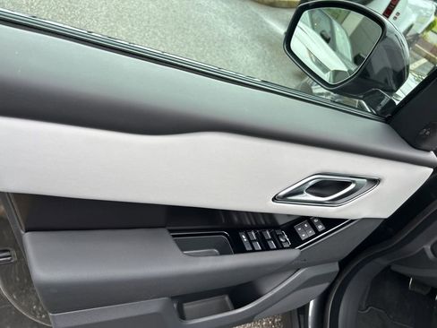 New 2026 Land Rover Range Rover Velar Dynamic SE image 11